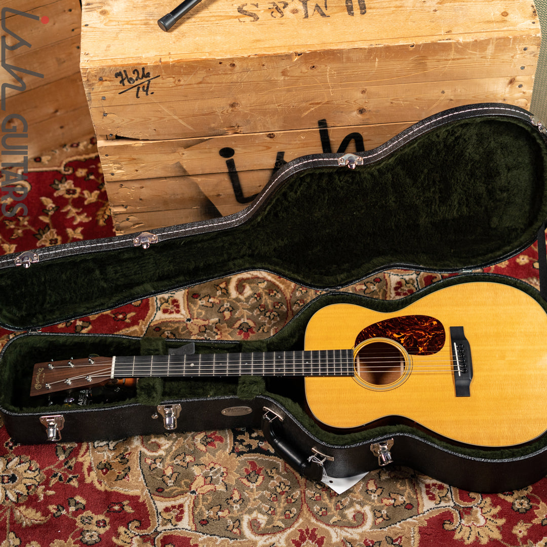 2019 Martin 00-18 Standard Series Natural