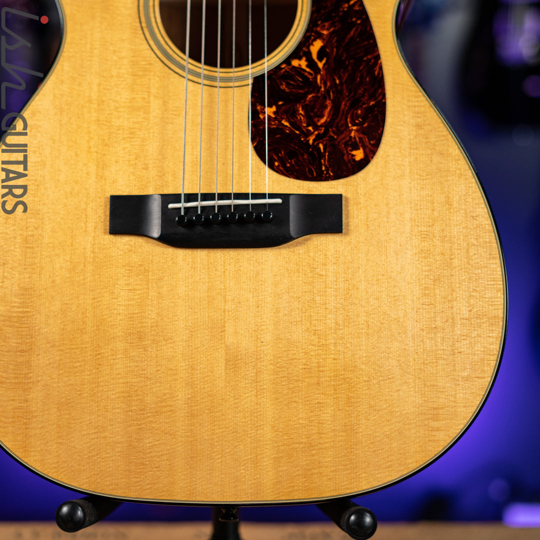 2019 Martin 00-18 Standard Series Natural