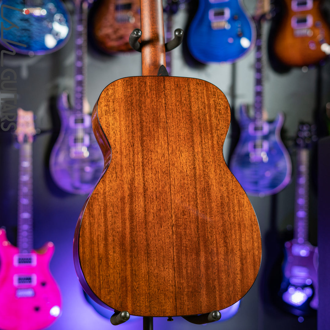 2019 Martin 00-18 Standard Series Natural