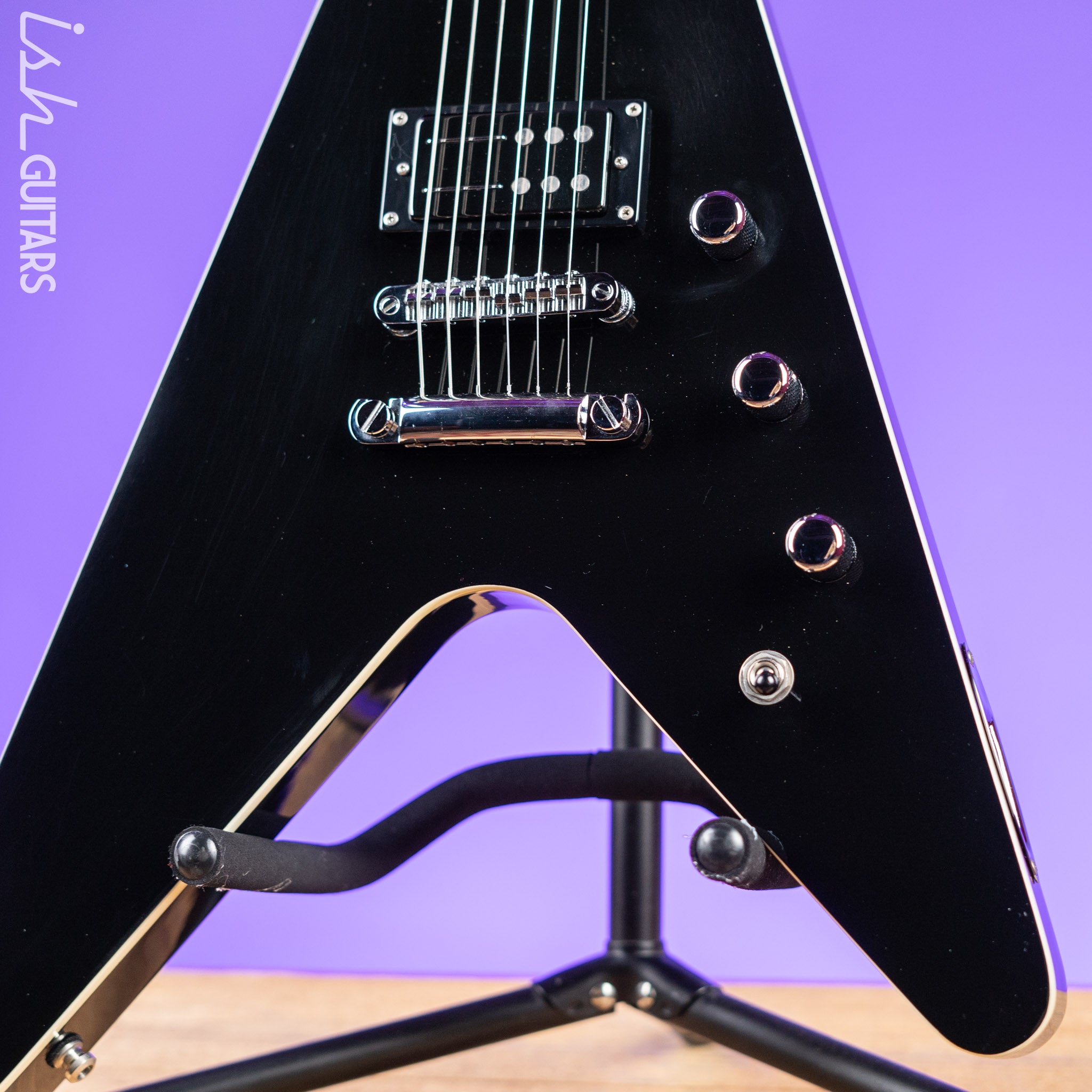 2016 Reverend Volcano RA Flying V Black – Ish Guitars