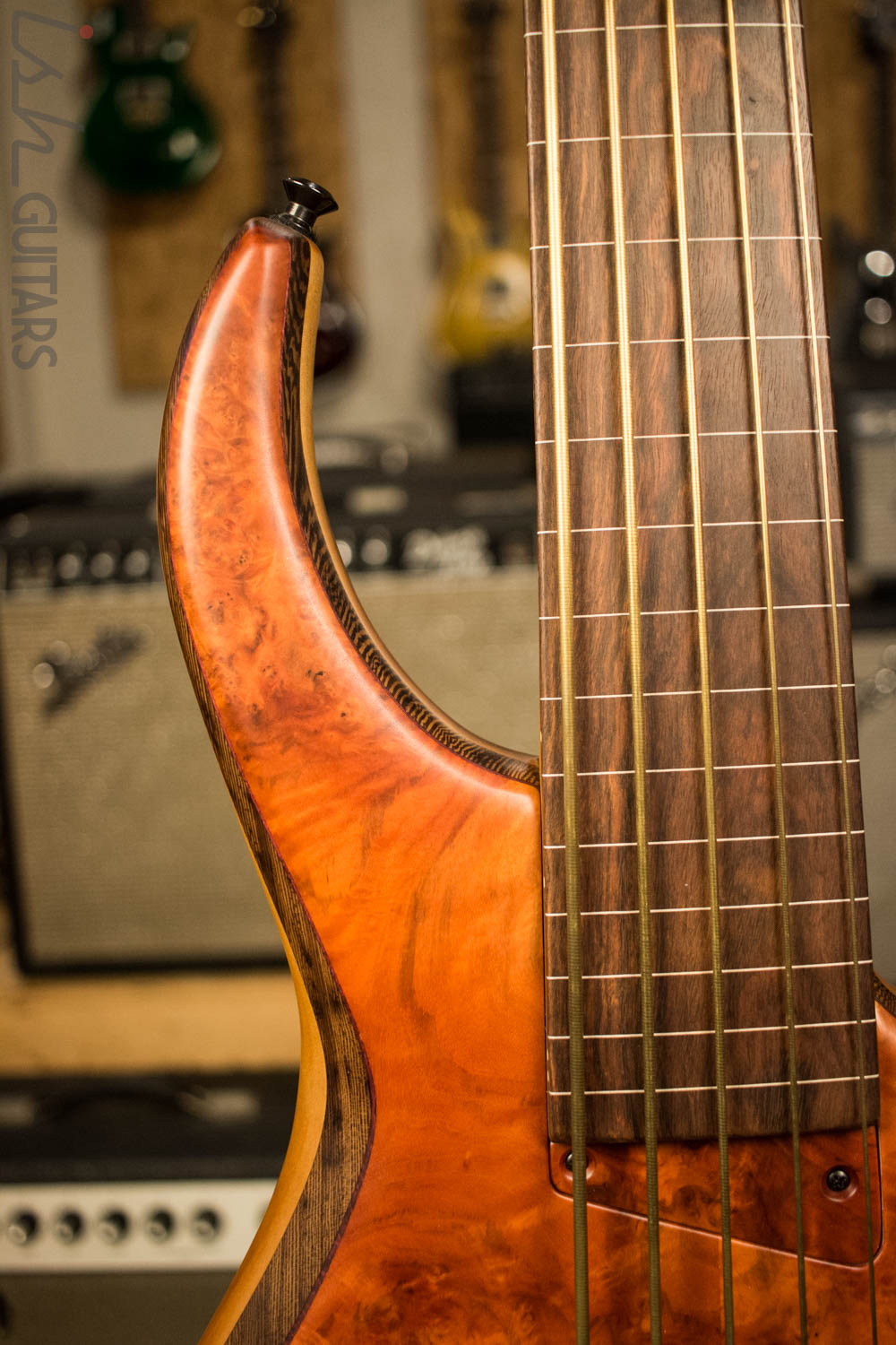 NAMM 2017 MTD 535 Marilyn 5 String Piezo Fretless Bass Guitar