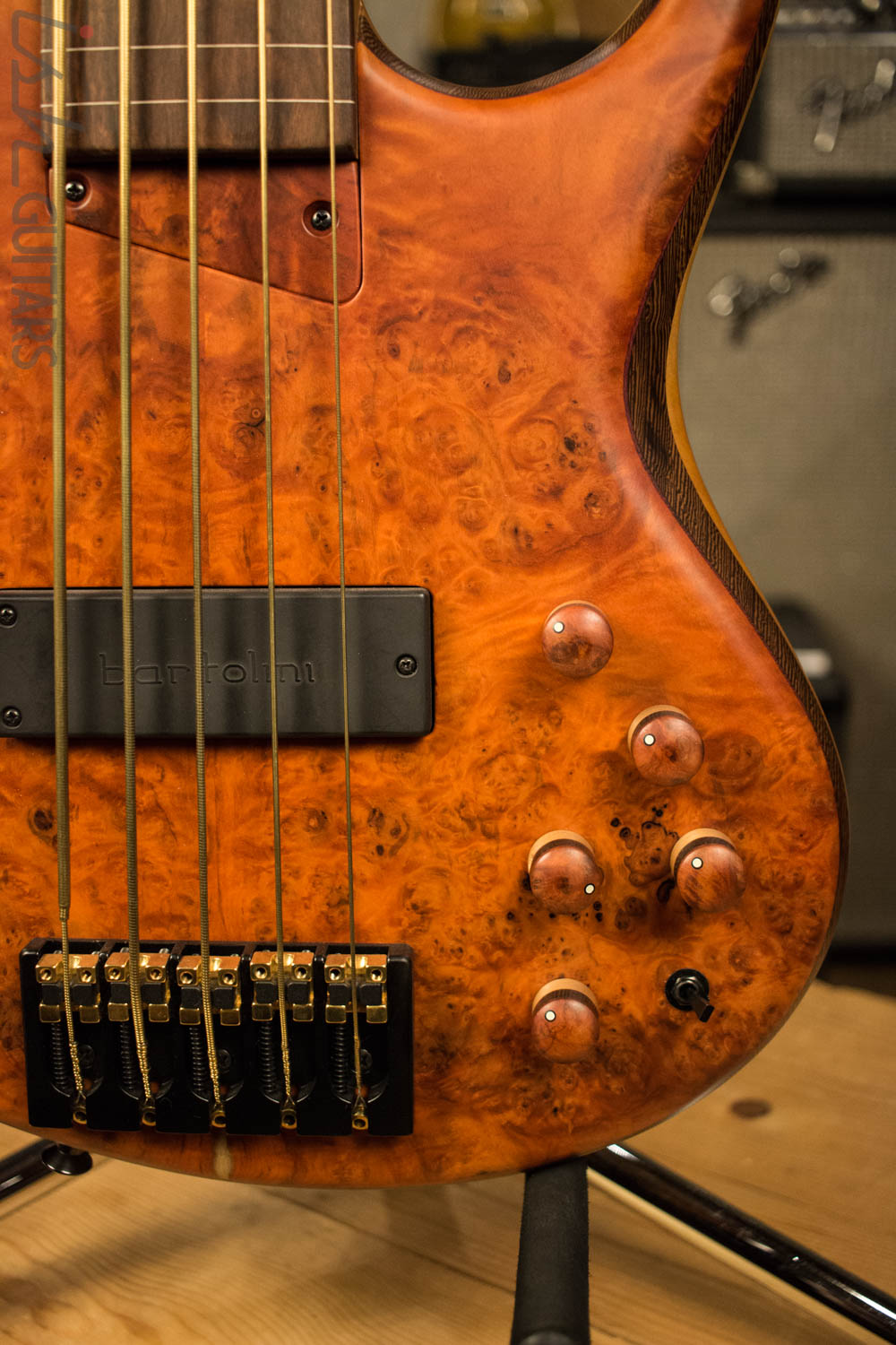 NAMM 2017 MTD 535 Marilyn 5 String Piezo Fretless Bass Guitar