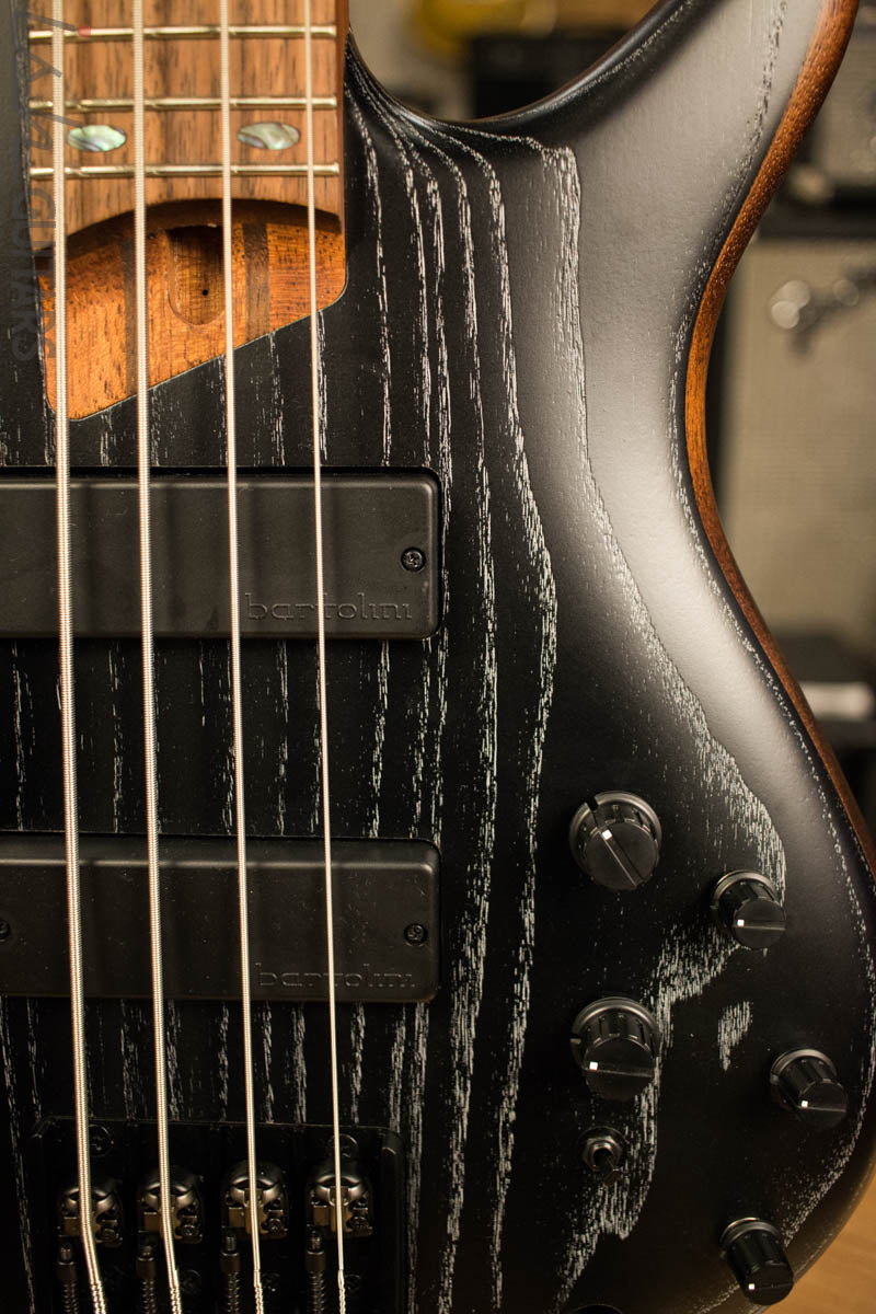 Ibanez SR670 Silver Wave Black Electric Bass
