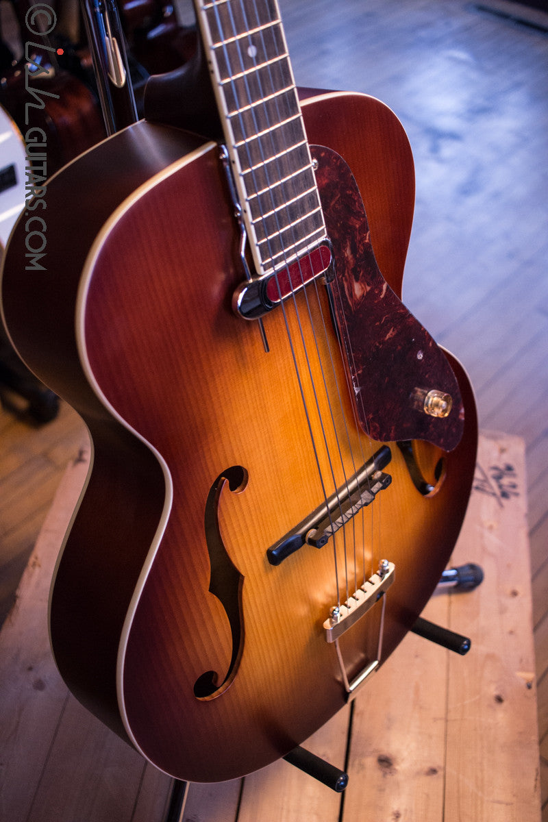 Gretsch G9555 New Yorker Archtop Acoustic-Electric Guitar Sunburst