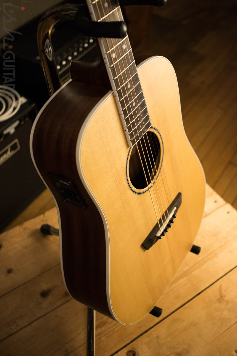 D’Angelico Premier Niagara Acoustic Guitar Spruce Top Natural Finish