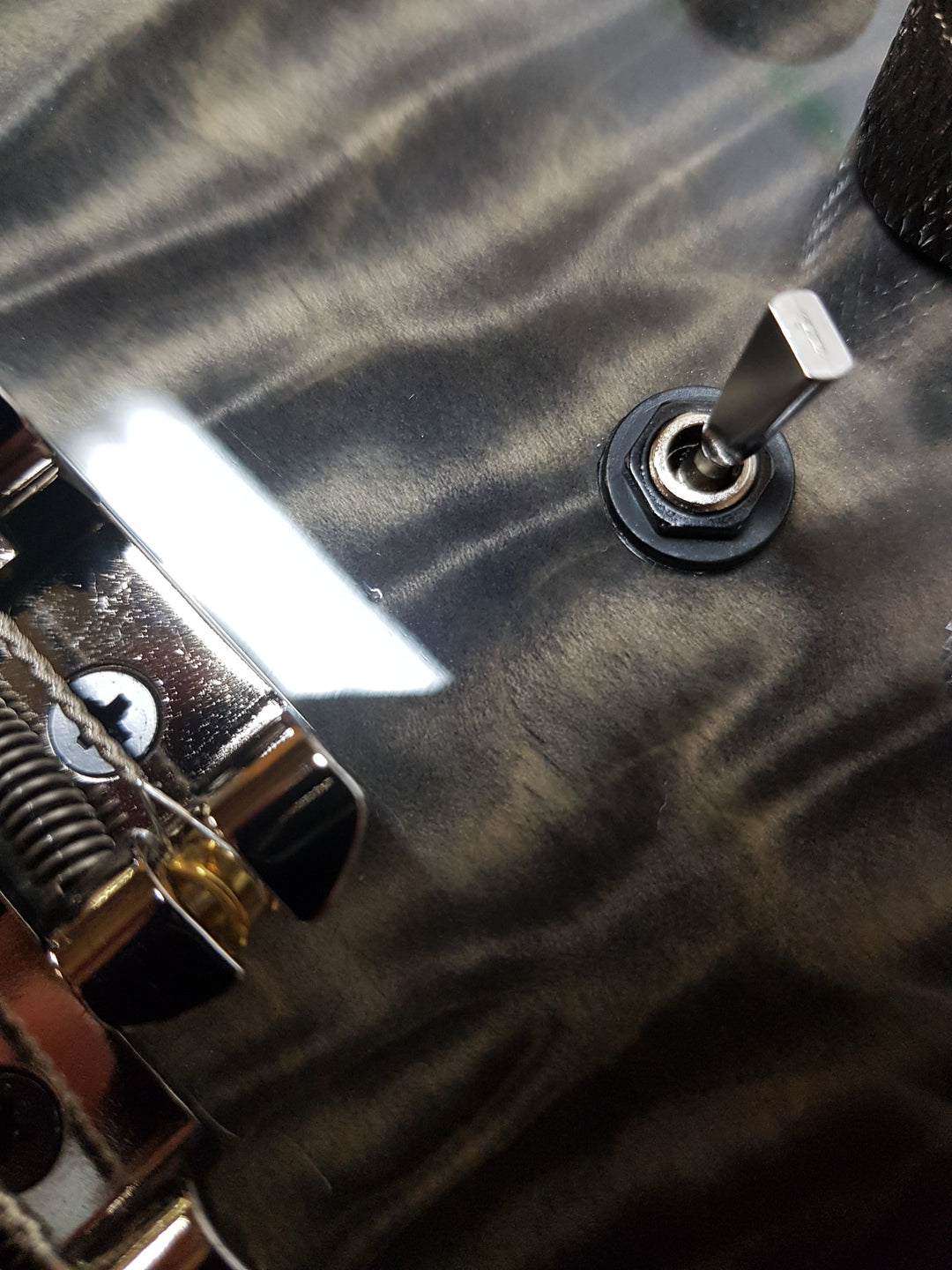 Dingwall Combustion 6-String 3 Pickup 2-Tone Blackburst B-Stock