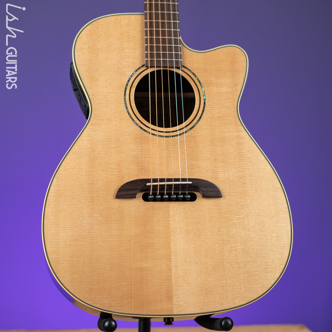 Alvarez Yairi FY70CE Standard Folk Cutaway Natural B-Stock