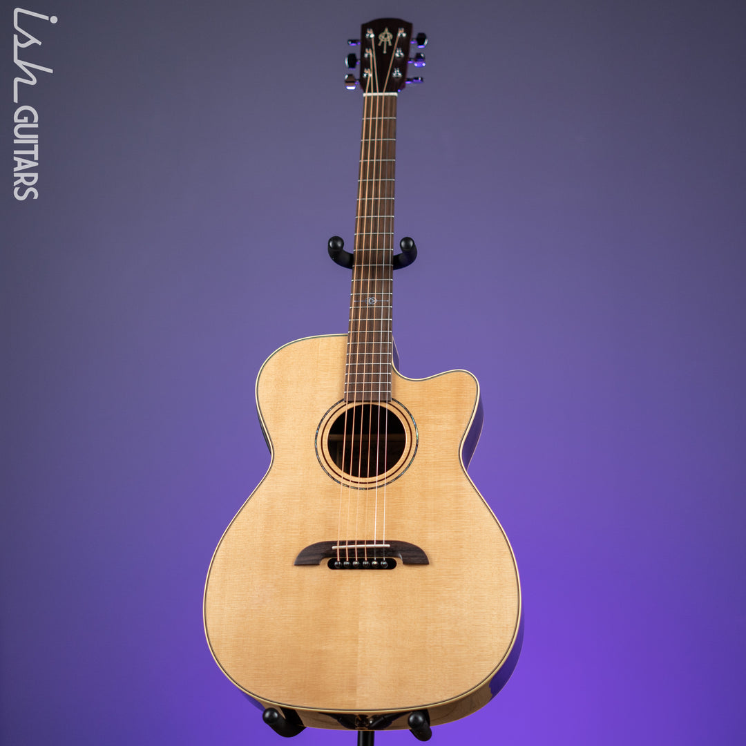 Alvarez Yairi FY70CE Standard Folk Cutaway Natural B-Stock