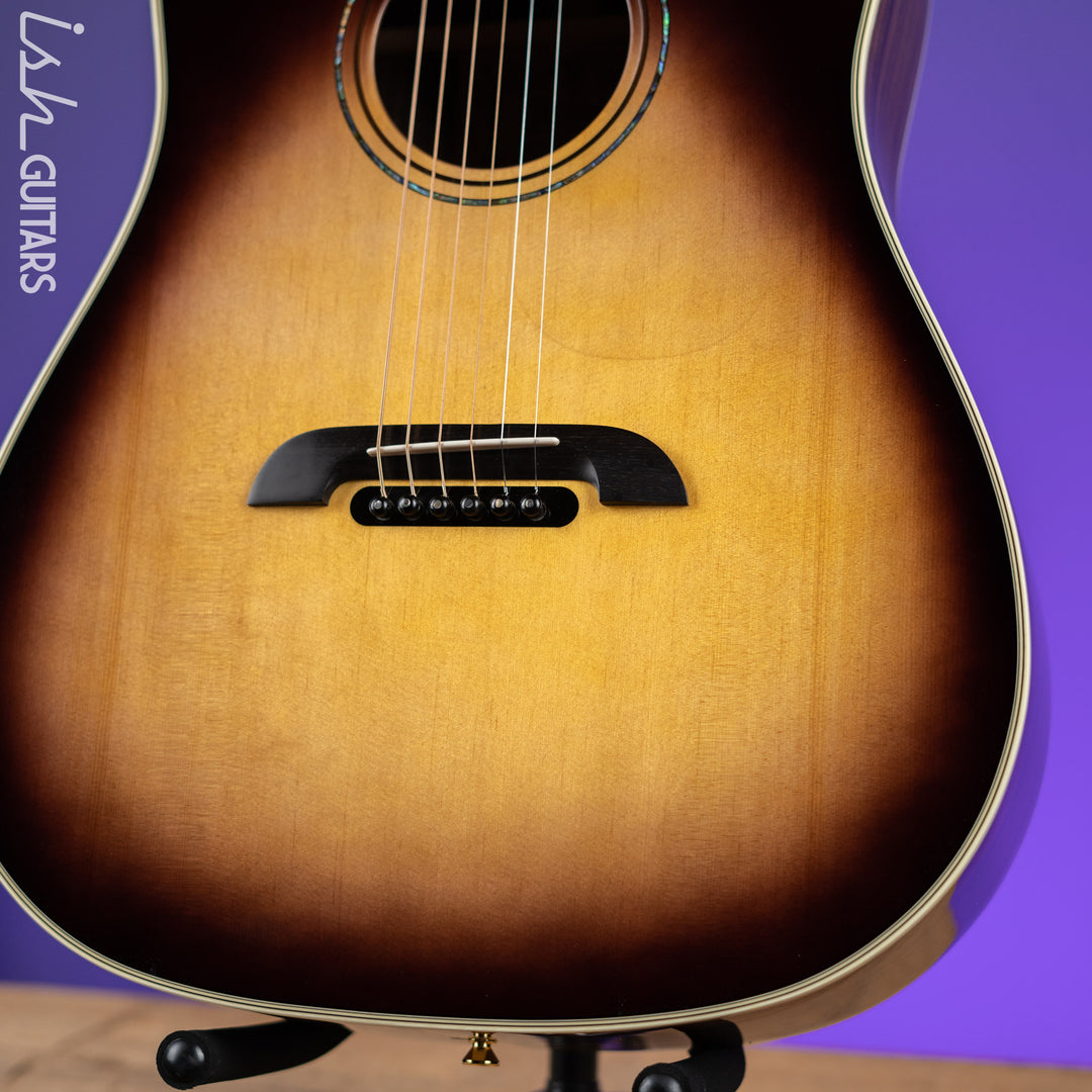 Alvarez Yairi Masterworks DYMR70SB Dreadnought Slope Shoulder Sunburst