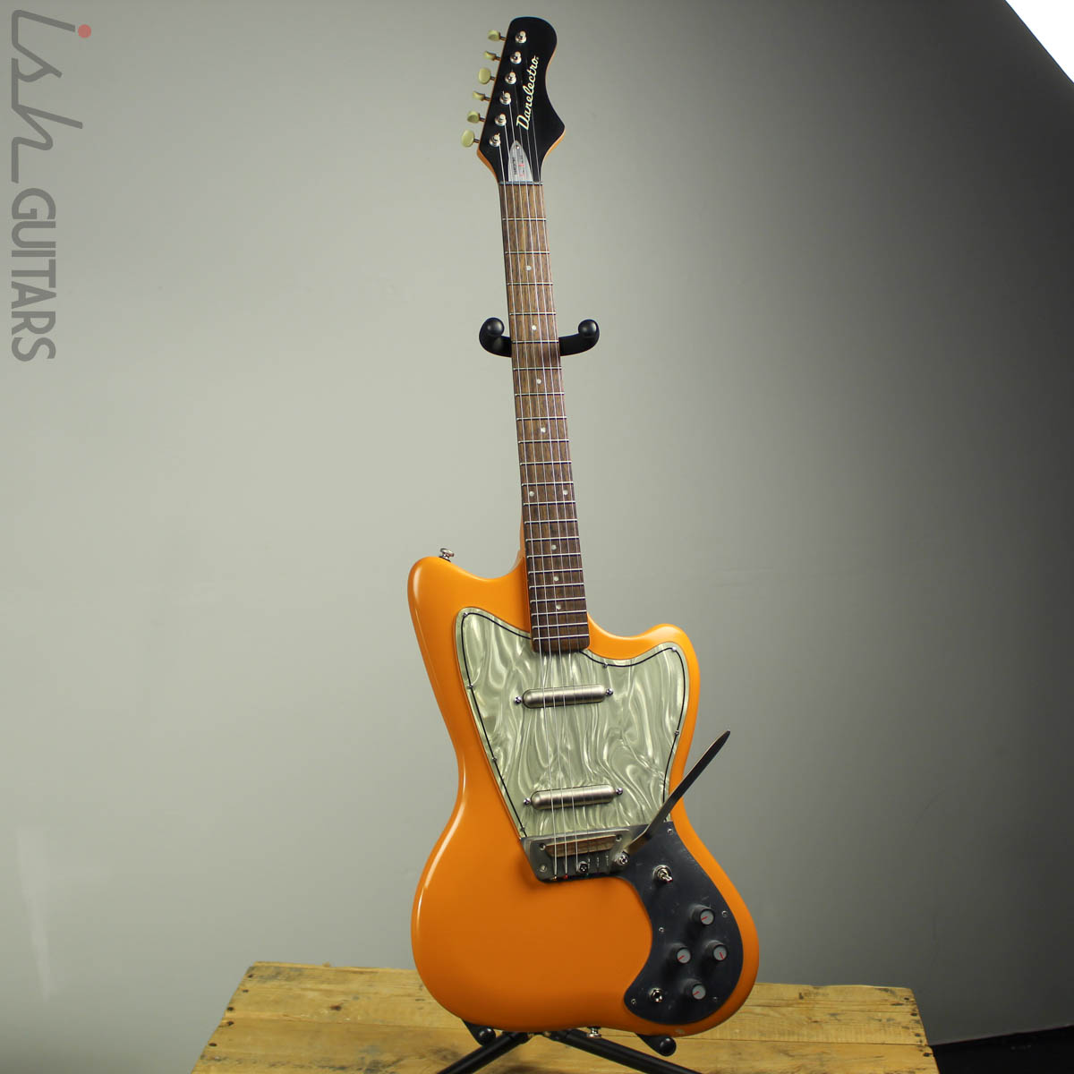 Danelectro Dead On '67 Tangerine Surf Orange – Ish Guitars Danelectro Dead On '67 Tangerine Surf Orange – Ish Guitars