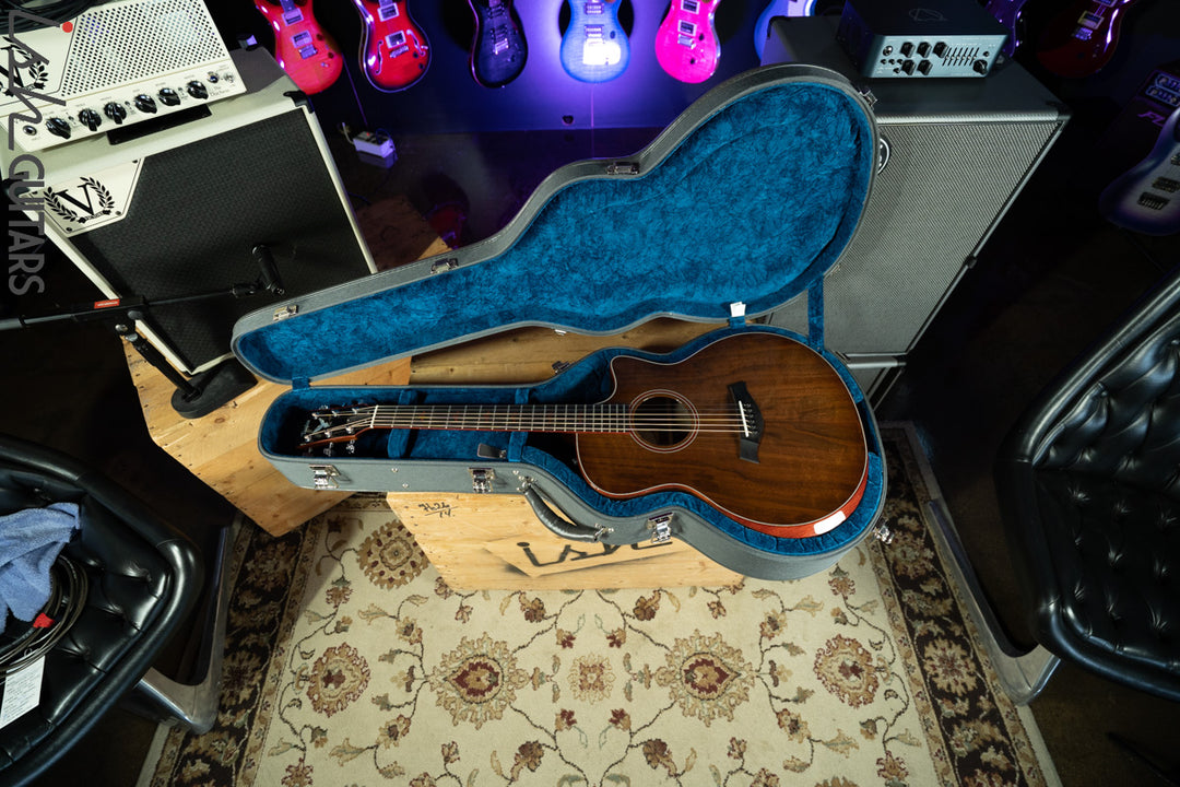 2019 Taylor Custom Grand Symphony Catch Walnut Bloodwood