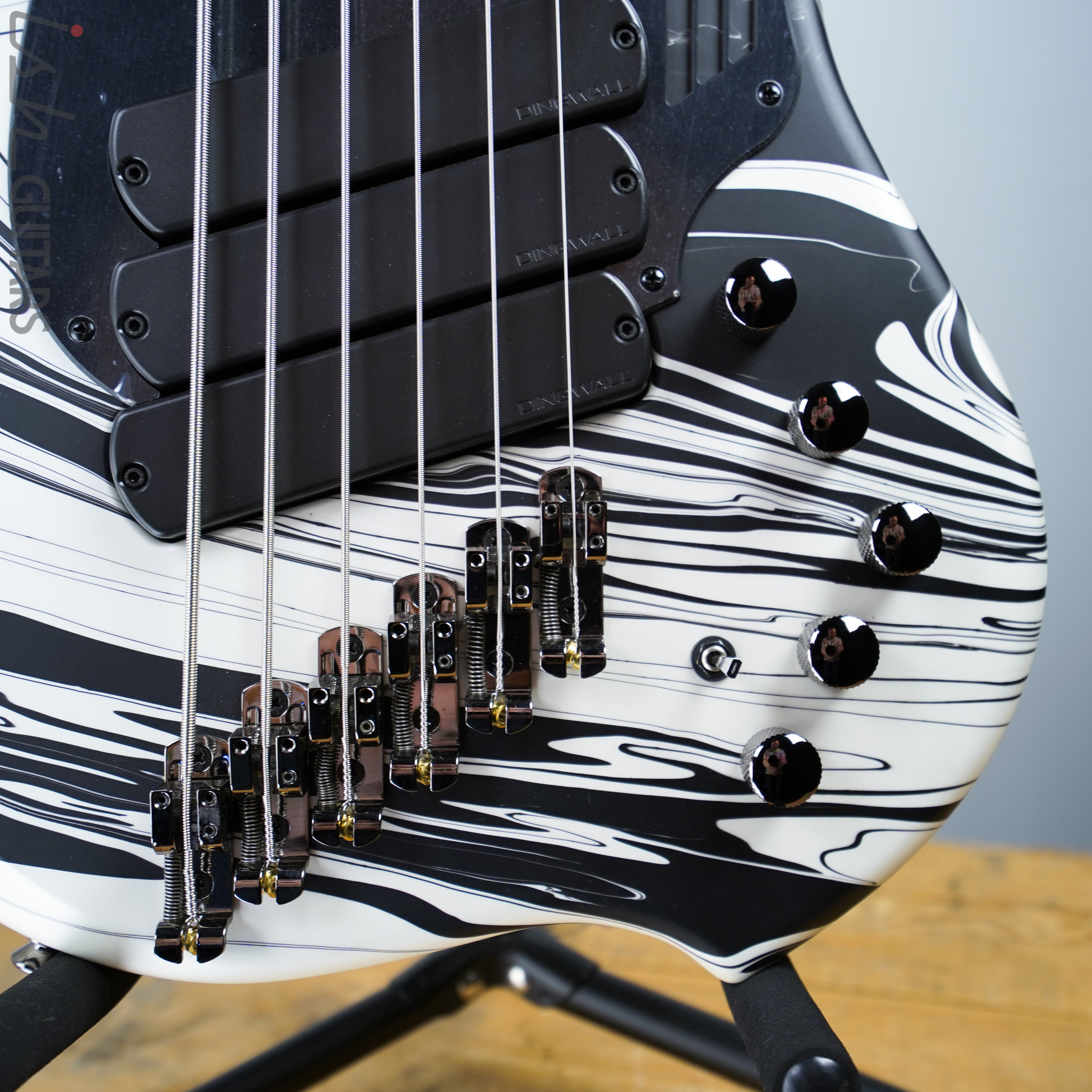 Dingwall NG3 Ducati White Swirl 6 String B-Stock – Ish Guitars
