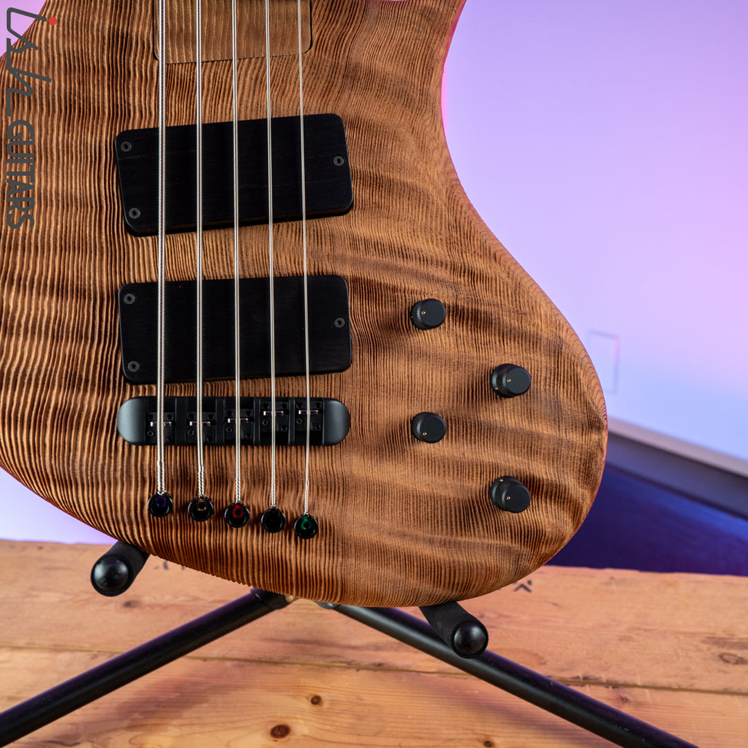 Ritter R8 Singlecut Bass Guitar Sandblasted Quilted Redwood