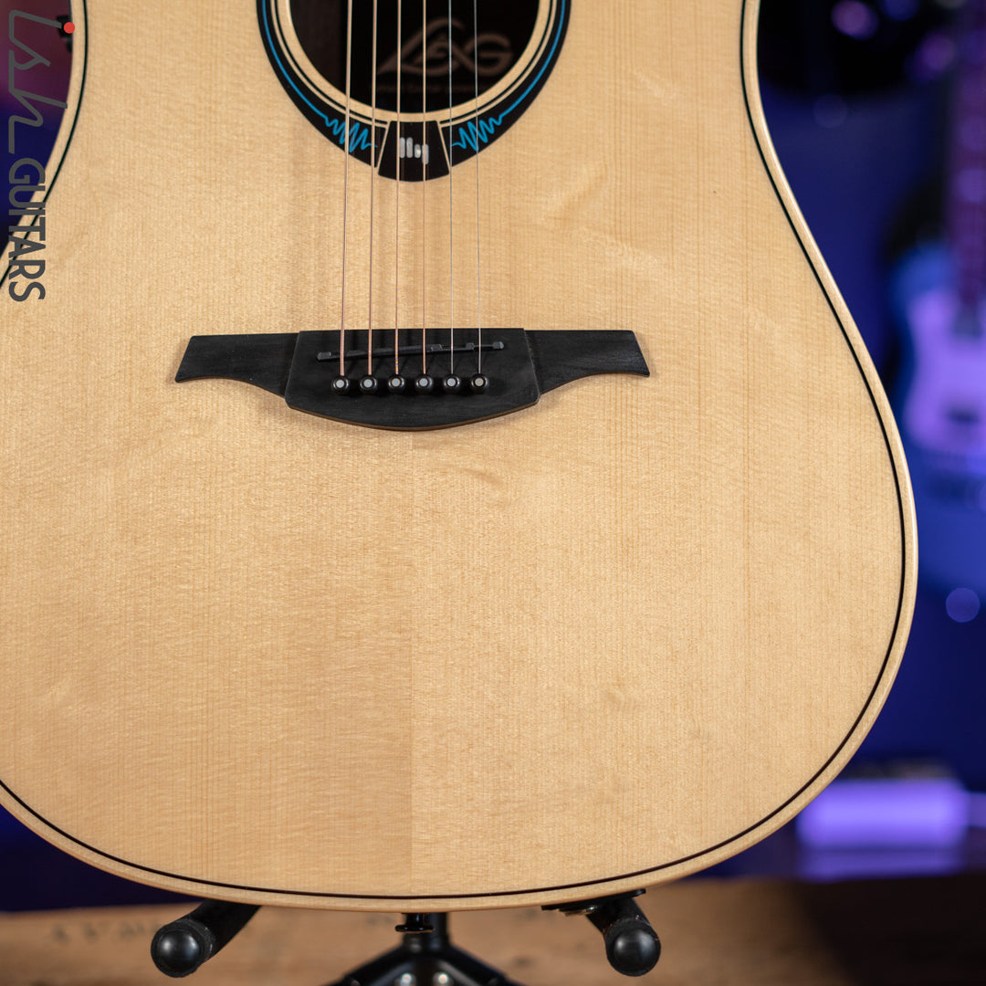Lag Tramontane HyVibe THV30DCE Acoustic Electric Smart Guitar Natural