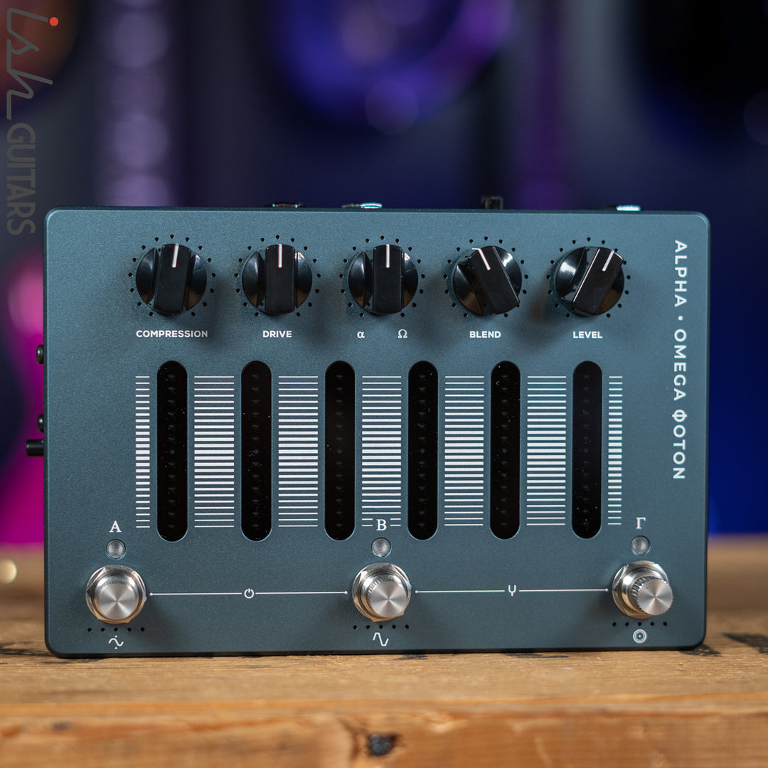 Darkglass Electronics Alpha-Omega Photon Bass Distortion/Preamp Pedal - Demo