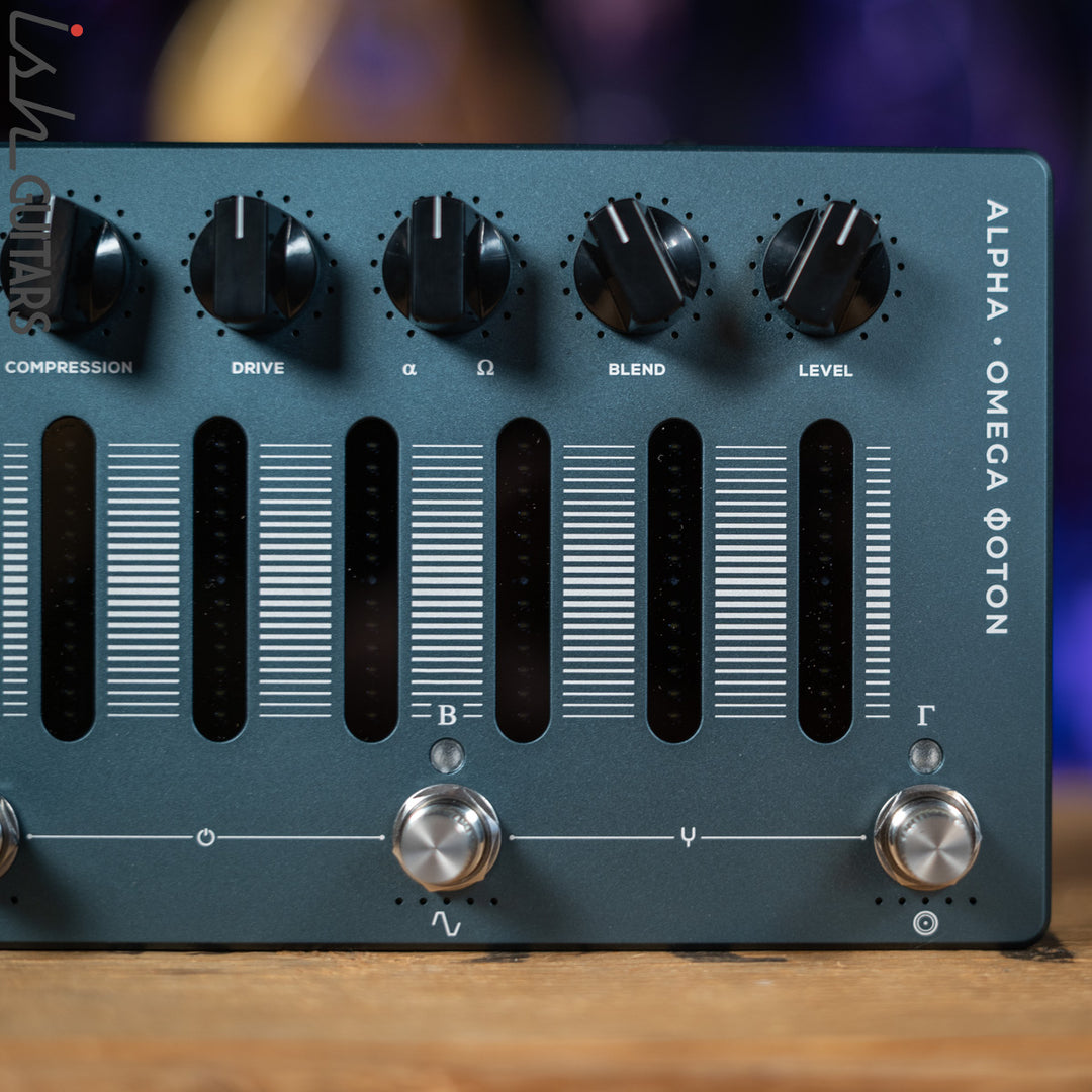 Darkglass Electronics Alpha-Omega Photon Bass Distortion/Preamp Pedal - Demo