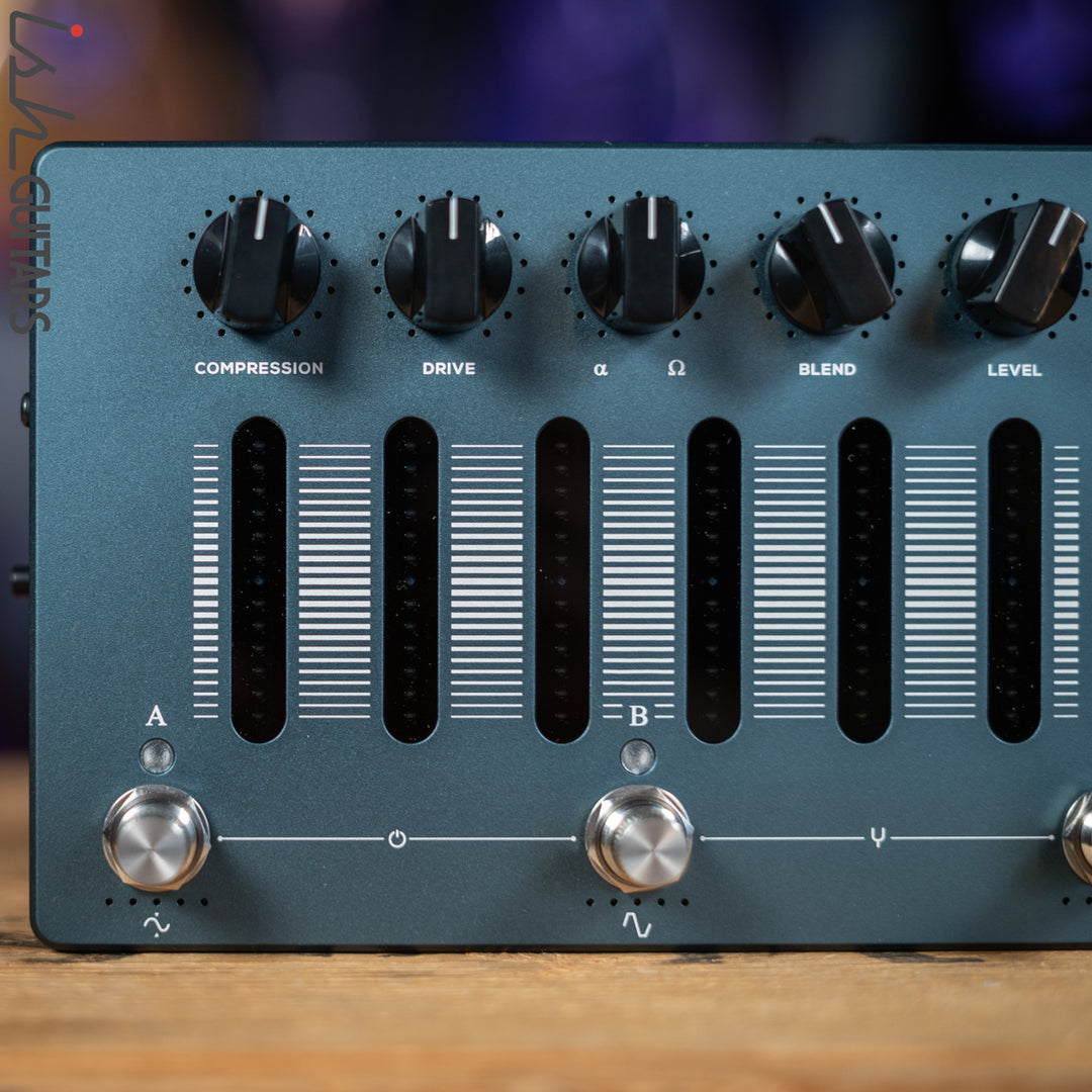 Darkglass Electronics Alpha-Omega Photon Bass Distortion/Preamp Pedal - Demo