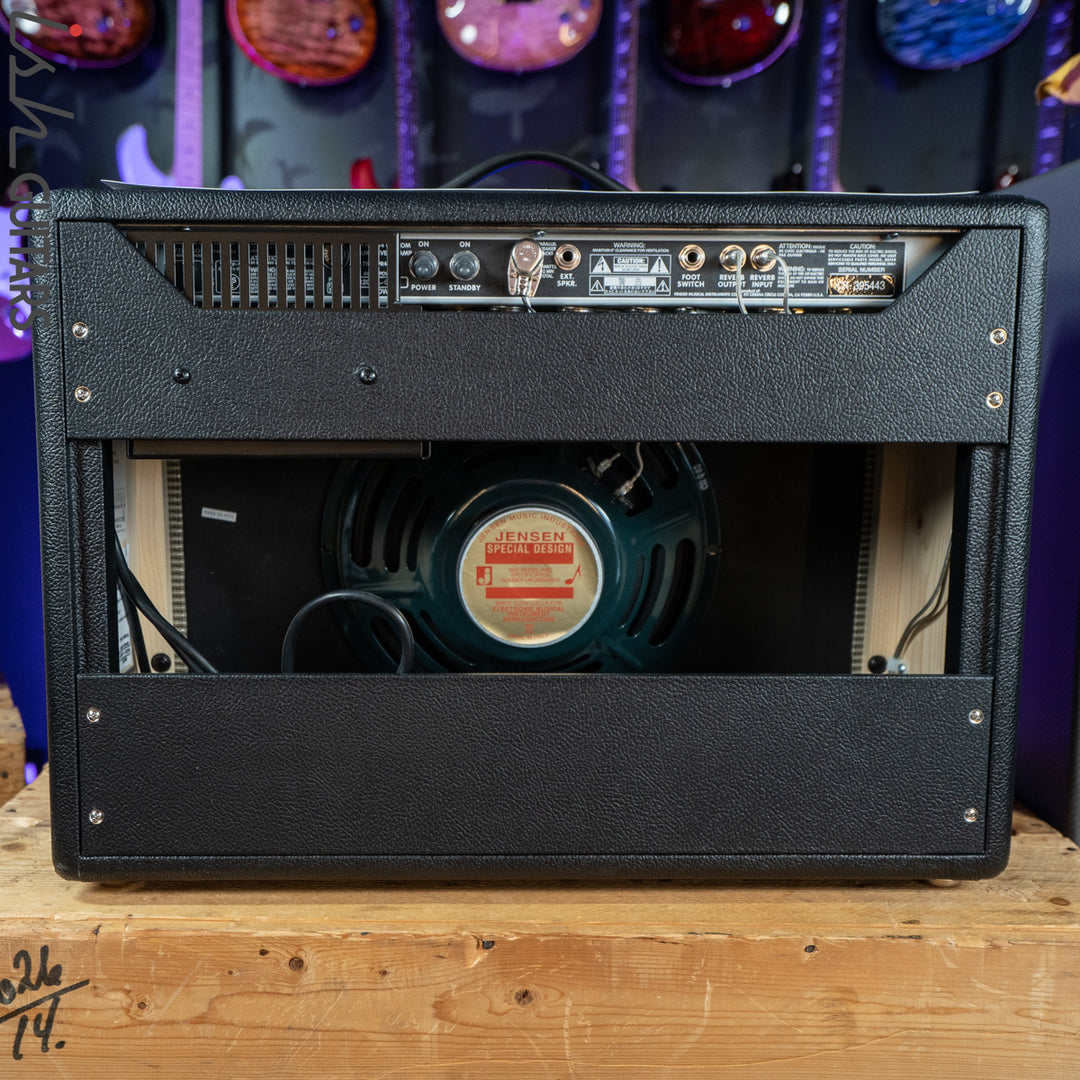 Fender Deluxe Reverb ‘64 Custom Hand- Wired Guitar Combo Amp