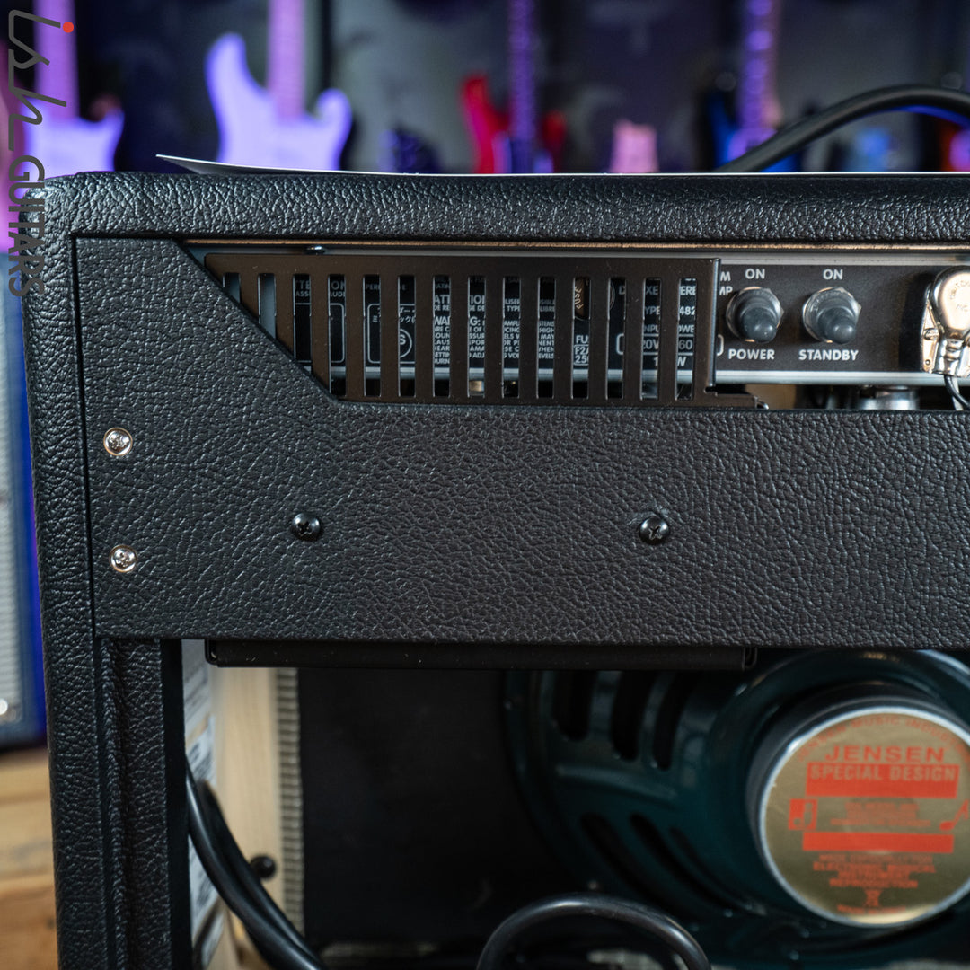 Fender Deluxe Reverb ‘64 Custom Hand- Wired Guitar Combo Amp