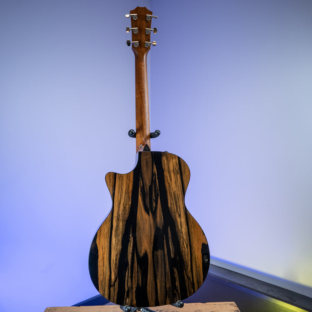Taylor E14ce LTD Grand Auditorium Spruce/ Striped Ebony