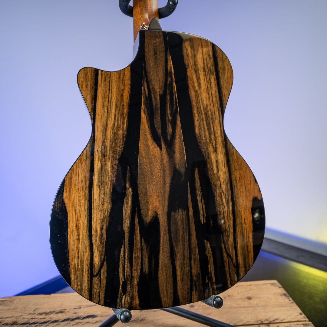 Taylor E14ce LTD Grand Auditorium Spruce/ Striped Ebony