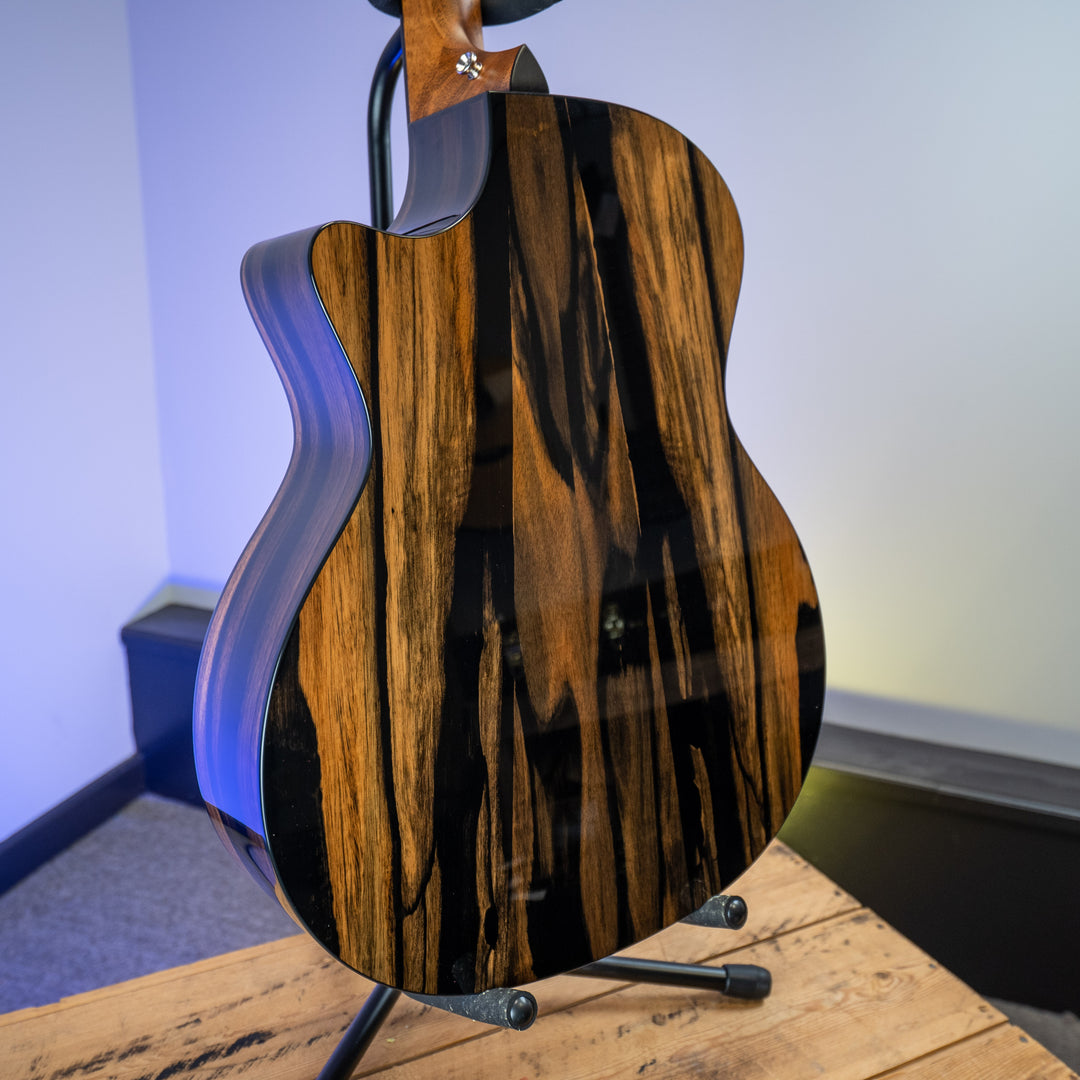 Taylor E14ce LTD Grand Auditorium Spruce/ Striped Ebony