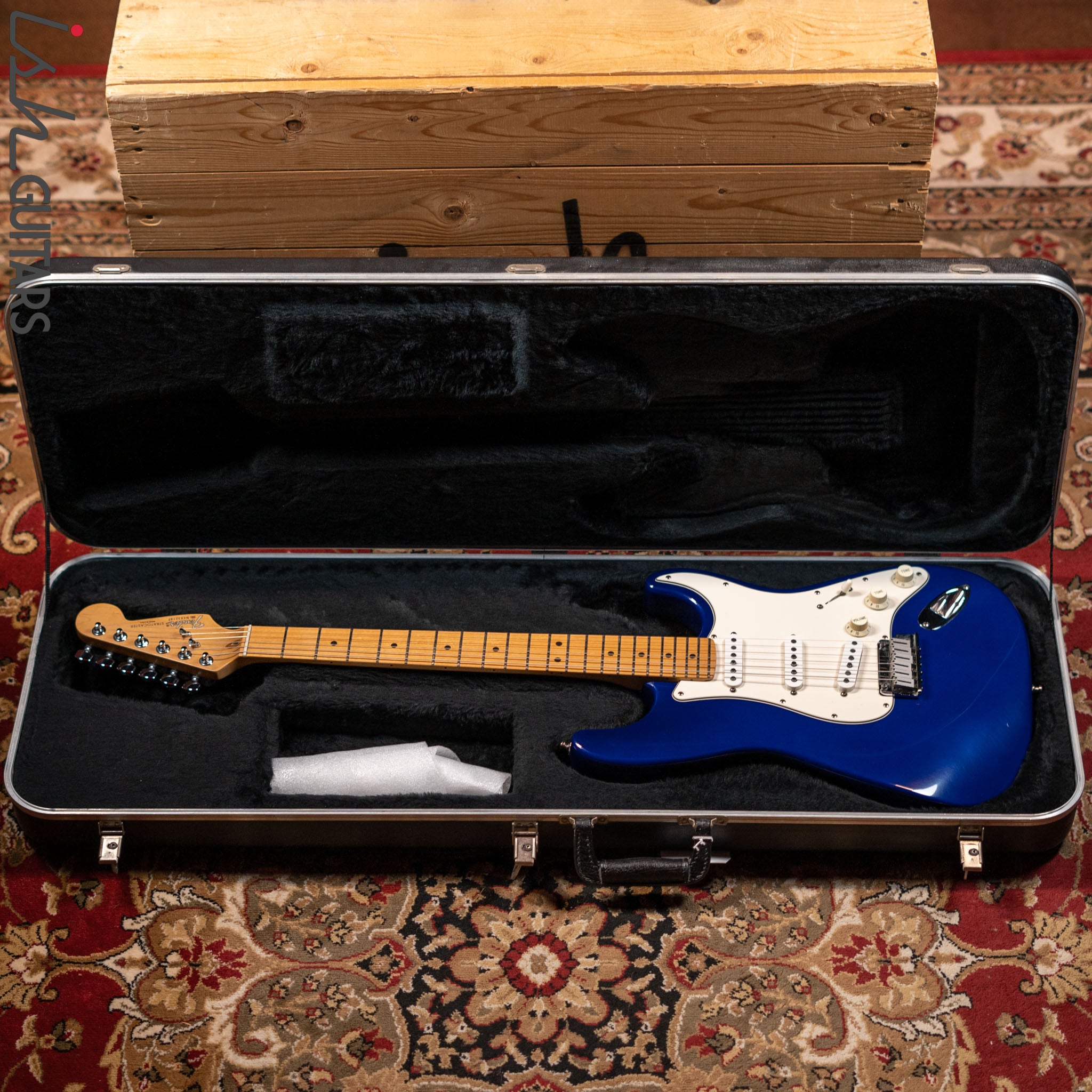 1991 Fender American Standard Stratocaster Blue – Ish Guitars