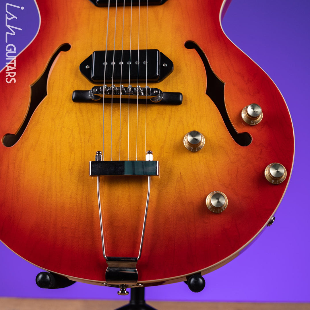 The Loar LH-302T Hollowbody Cherry Burst