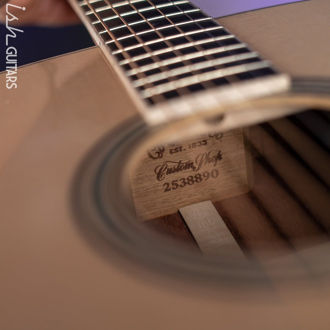 Martin Custom Shop OM-28 Acoustic Guitar Quilted Bubinga Natural