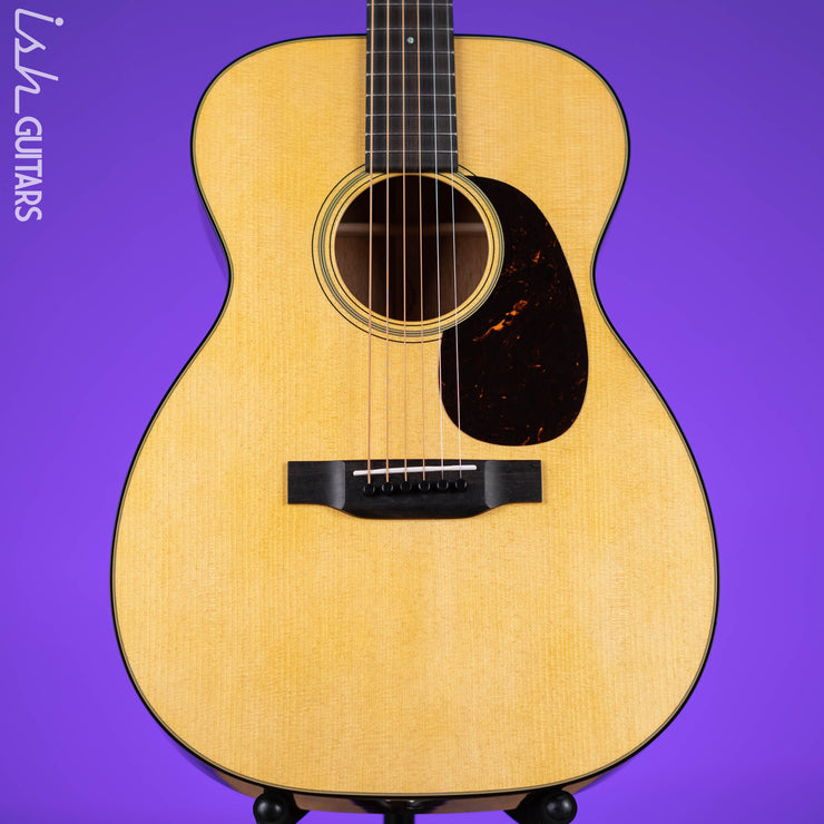 Martin 00-18 Standard Series Acoustic Guitar Natural