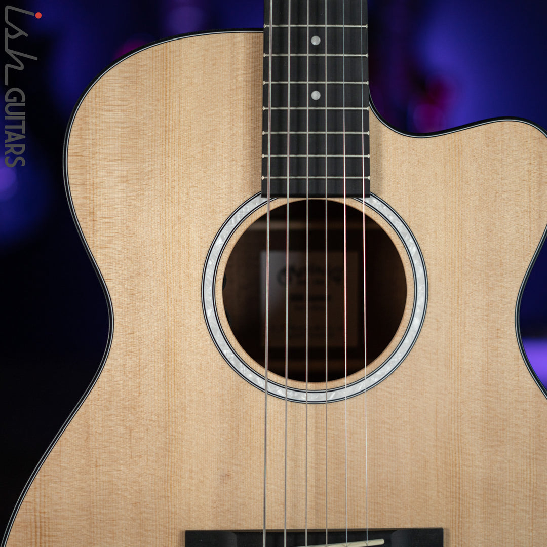 Martin 000CJr-10E Acoustic-Electric Natural Satin - Blemished