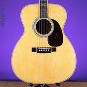 Martin J-40 Jumbo Acoustic Guitar Natural