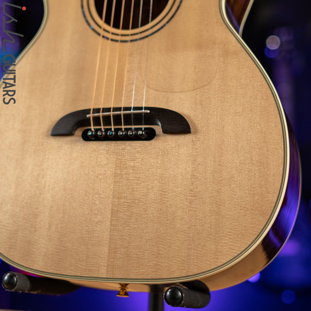 Alvarez Yairi Masterworks PYM70 Parlor Acoustic Guitar Natural