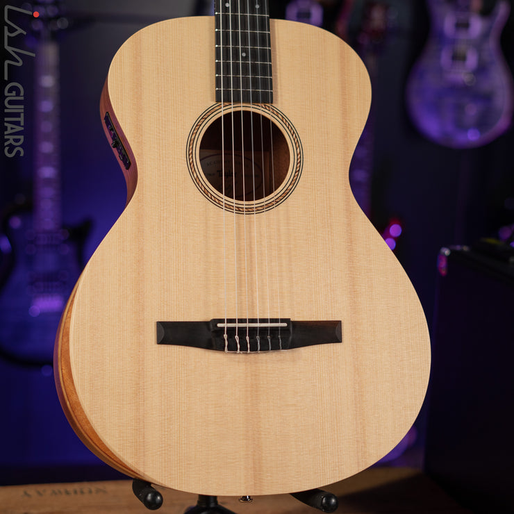 Taylor Academy 12e-N Nylon String Acoustic-Electric Guitar Natural