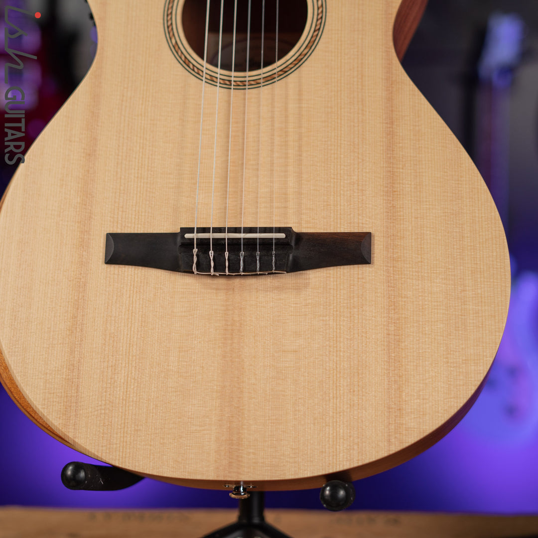 Taylor Academy 12e-N Nylon String Acoustic-Electric Guitar Natural