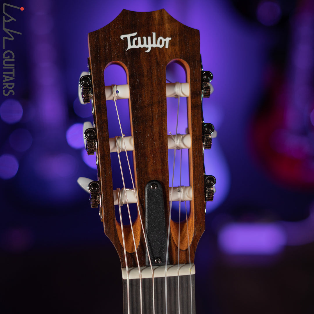 Taylor Academy 12e-N Nylon String Acoustic-Electric Guitar Natural