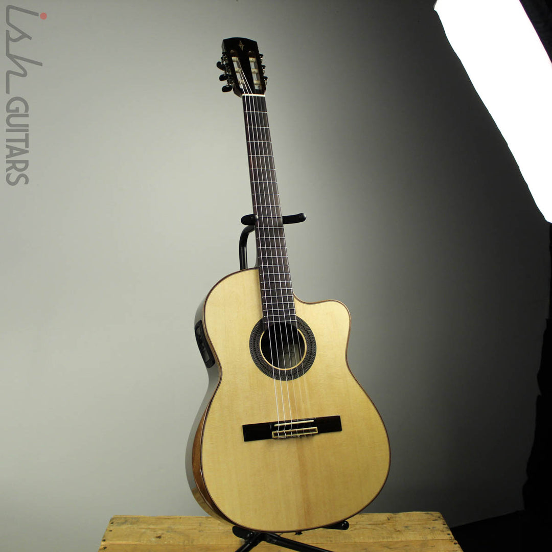 2019 Alvarez CC7HCEAR Concert Classical Hybrid