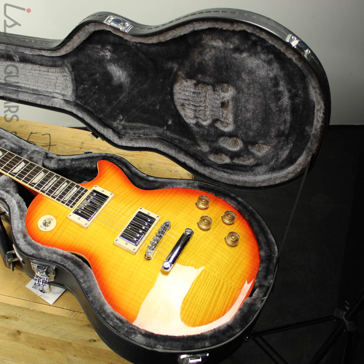 Epiphone Les Paul 1960 Tribute plus 日本製 Epiphone Les Paul Tribute Plus - Vintage Sunburst | Sweetwater