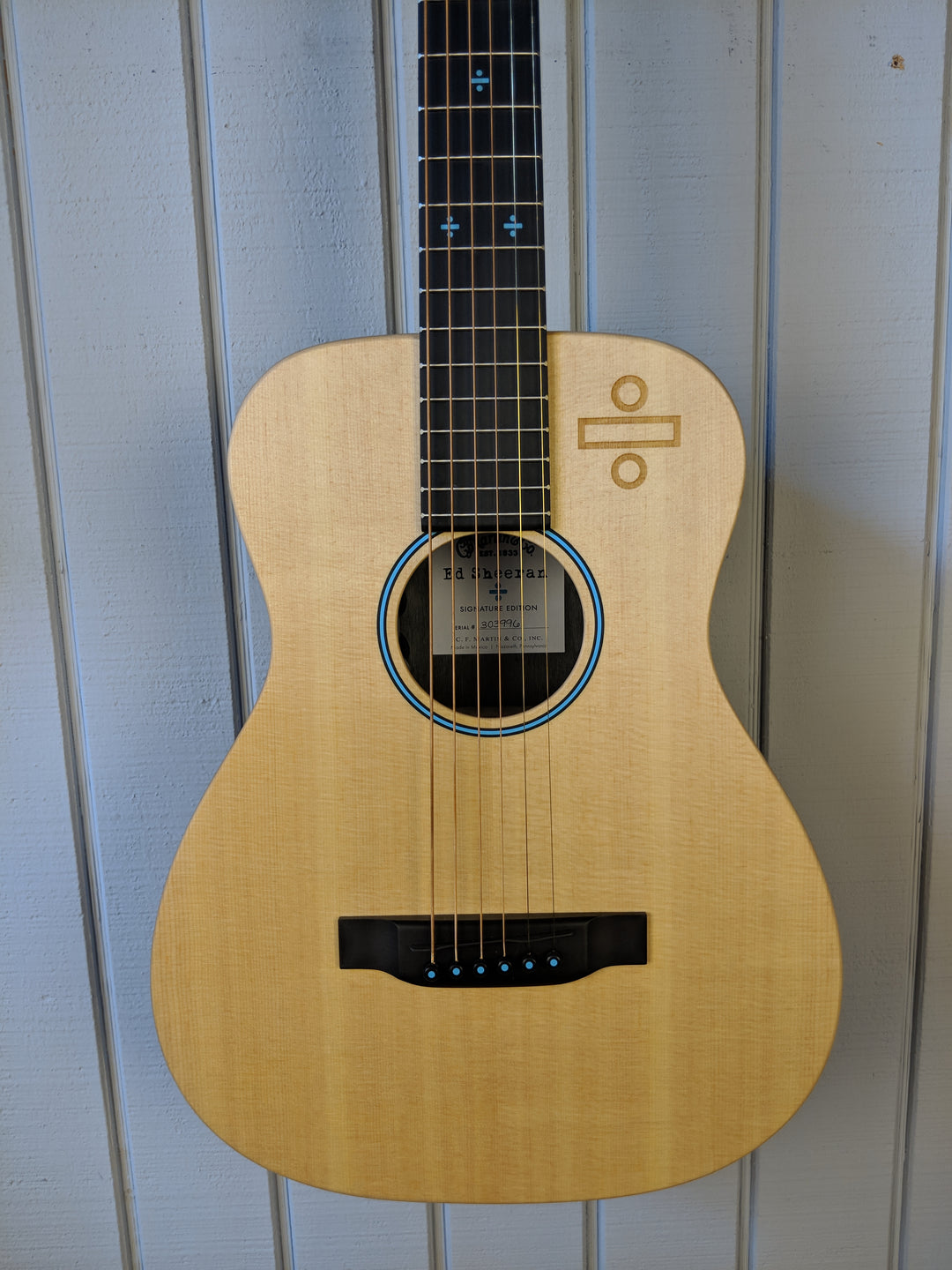 Martin Ed Sheeran 3 Divide Signature Edition Little Martin Acoustic-El –  Ish Guitars