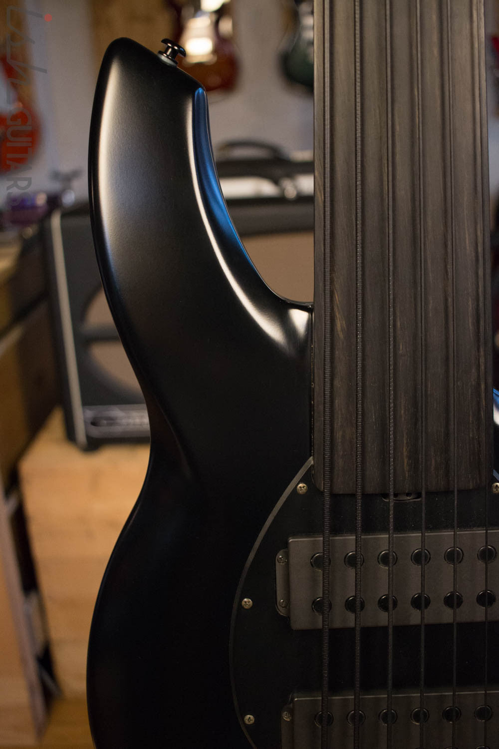 Ernie Ball Music Man Bongo 6 HH Fretless Stealth