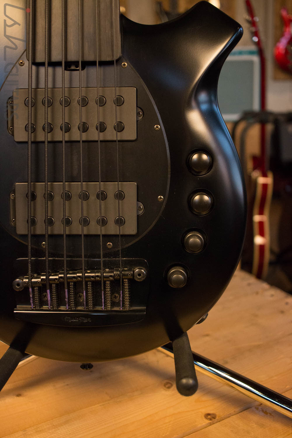 Ernie Ball Music Man Bongo 6 HH Fretless Stealth