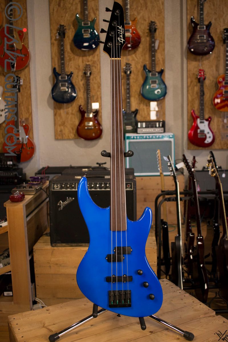 USA Guild Pilot Fretless Rare Blue w/ Case