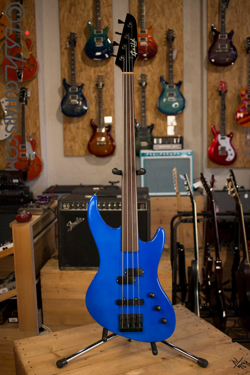 USA Guild Pilot Fretless Rare Blue w/ Case