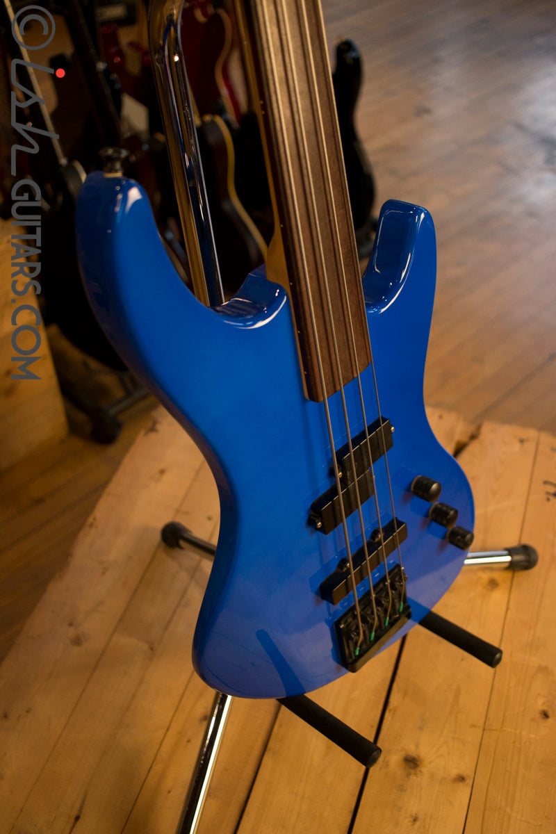 USA Guild Pilot Fretless Rare Blue w/ Case