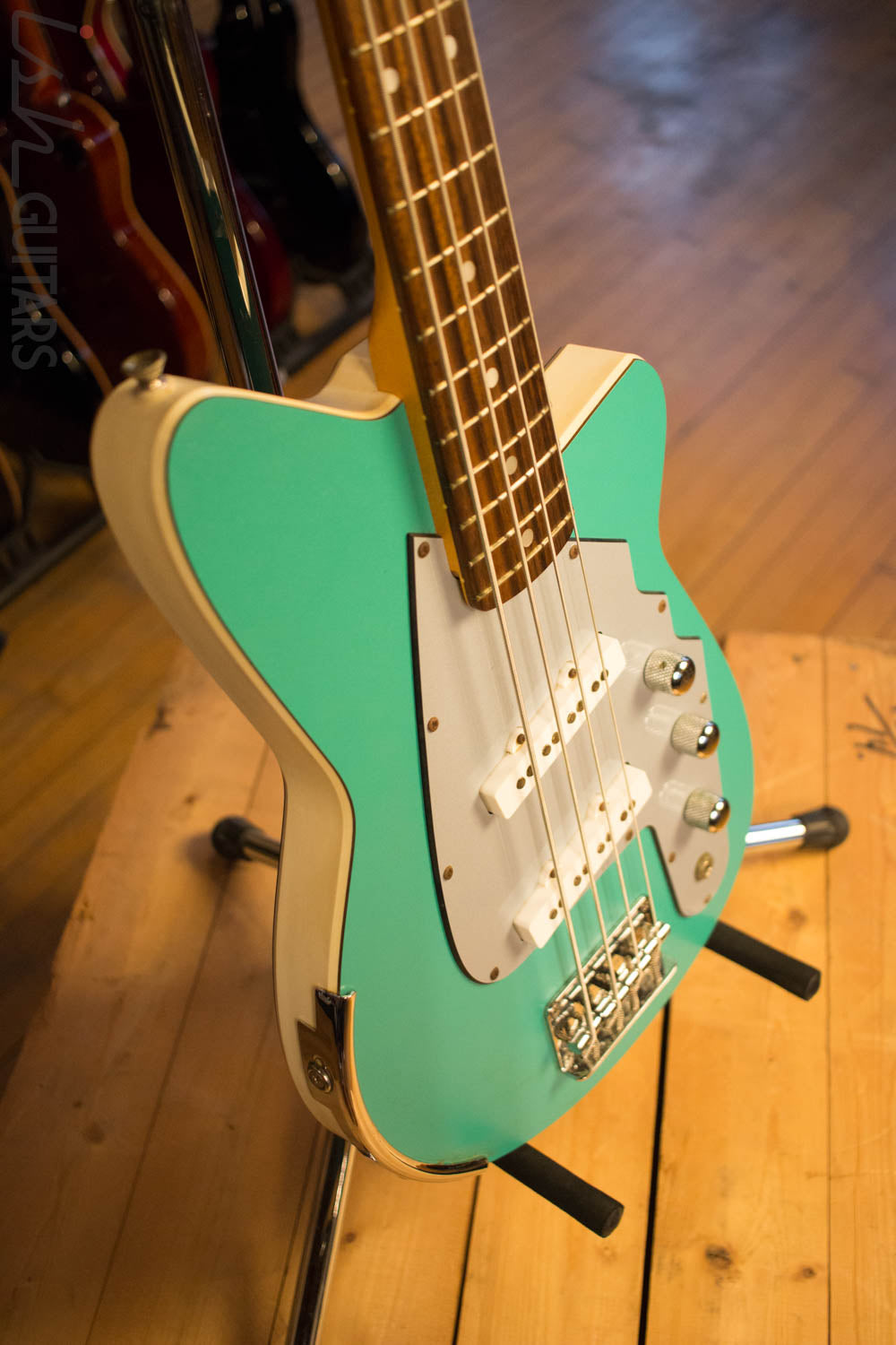 USA Reverend RumbleFish Turquoise 4 String Bass RARE