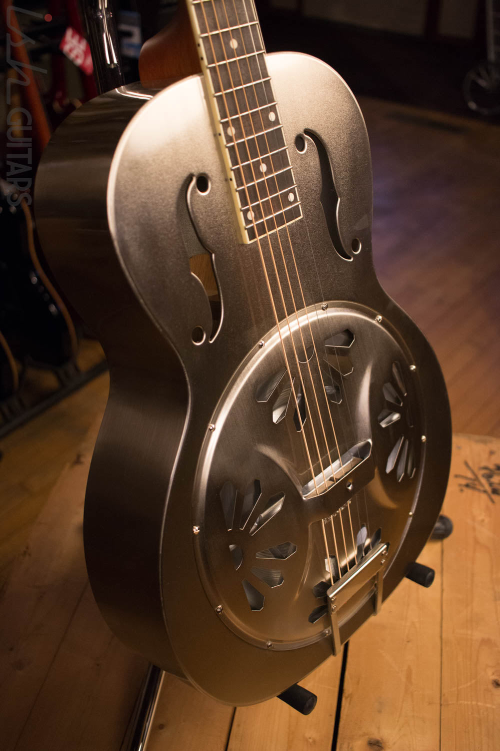 Gretsch Guitars G9221 Bobtail Steel Round-Neck Acoustic-Electric Guitar