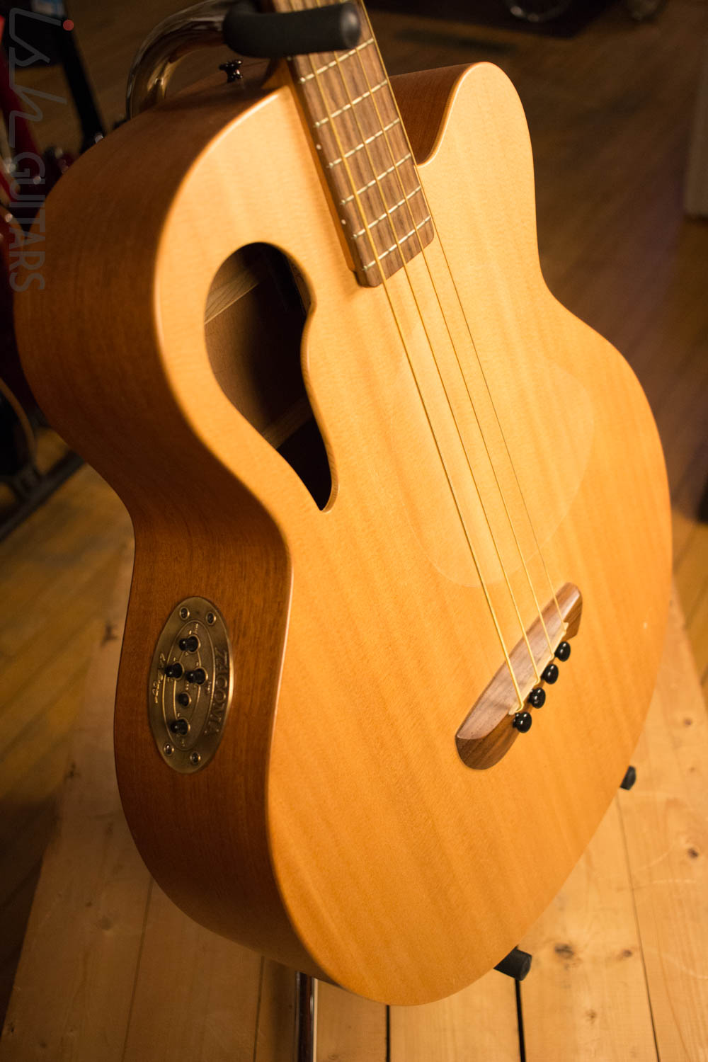Tacoma Thunderchief CB10C Acoustic Bass with Electronics