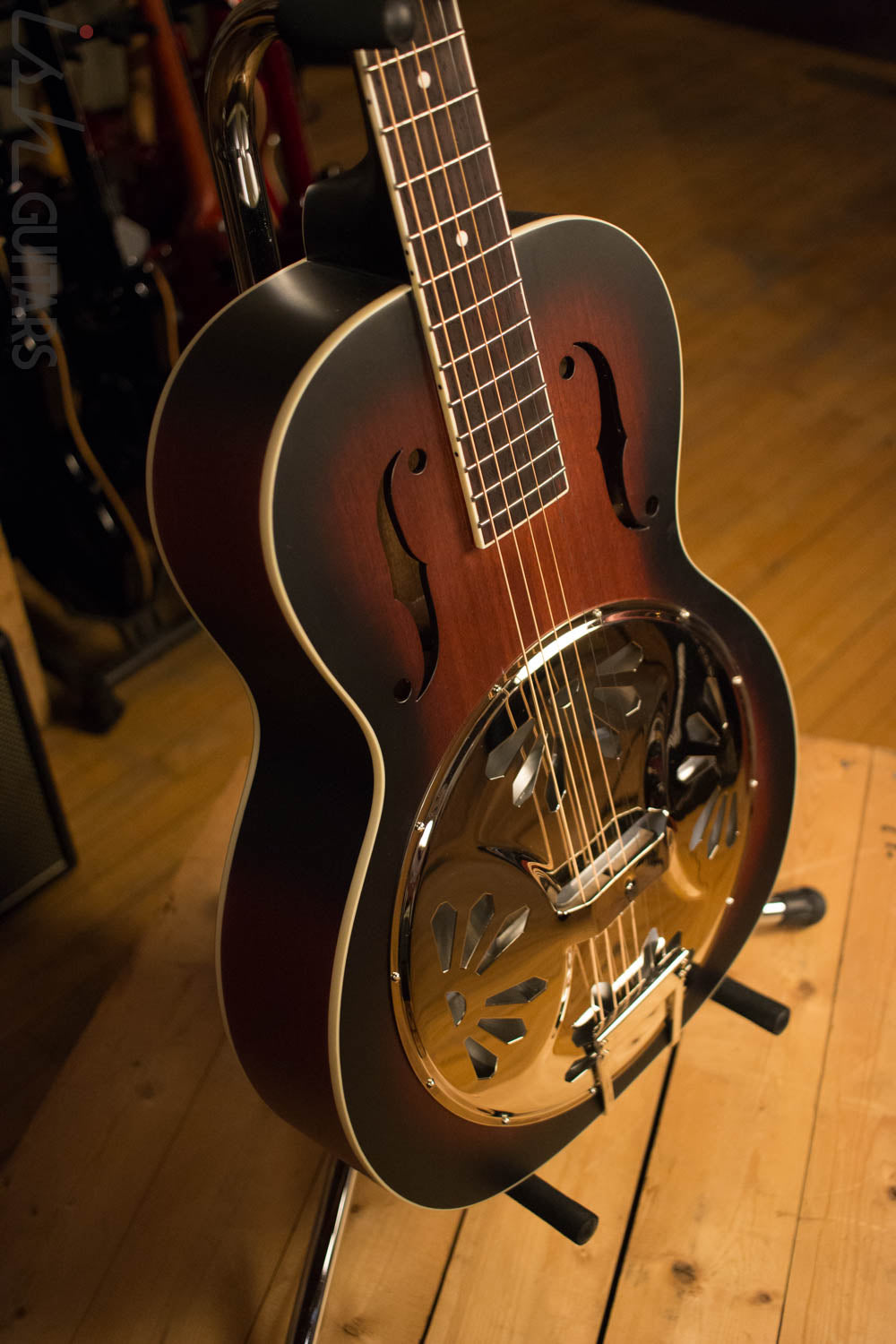 Gretsch Root Series G9220 Bobtail Round Neck Acoustic/Electric Resonator Guitar