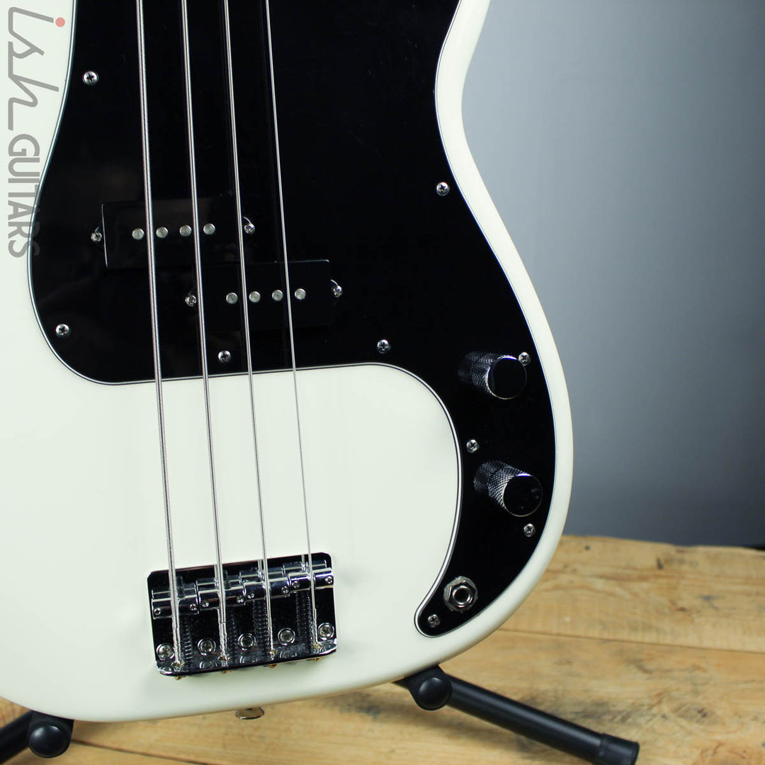 2013 Fender MIM Standard Precision Bass Polar White Maple Fretboard