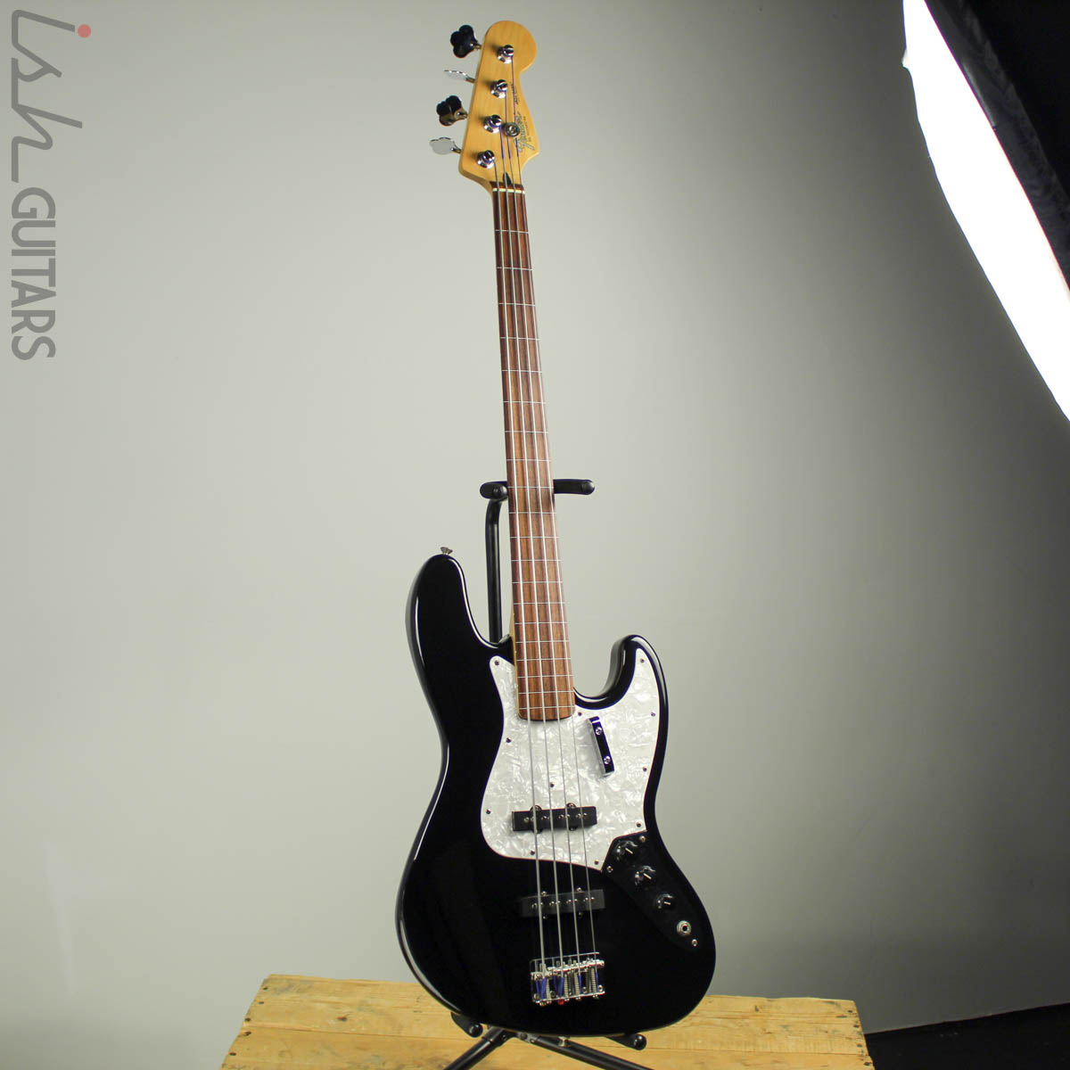 2000 Fender MIM Fretless Jazz Bass Black – Ish Guitars